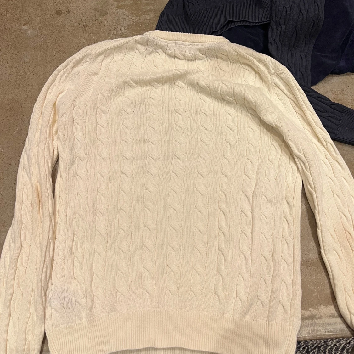 Vit kabelstickad tröja från Morris - 90