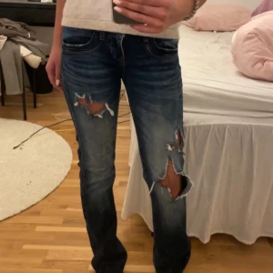INTRESSEKOLL på mina ltb jeans!! - intressekoll på mina snygga ltb jeans, tycker om de väldigt mycket men kan tänka mig att sälja de, storlek 25/32 med egen gjorda hål!