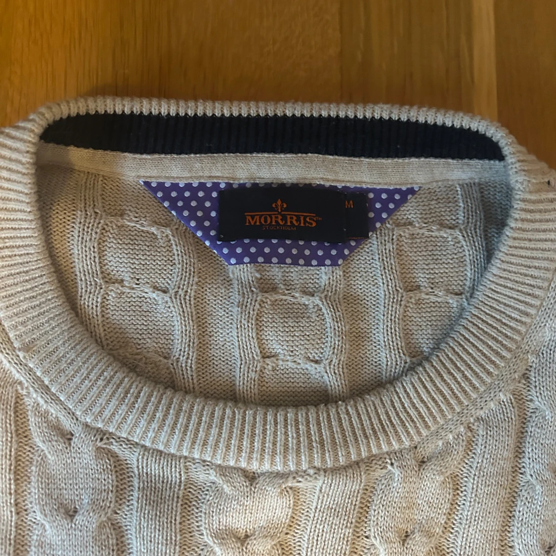 Beige stickad tröja från Morris - 90