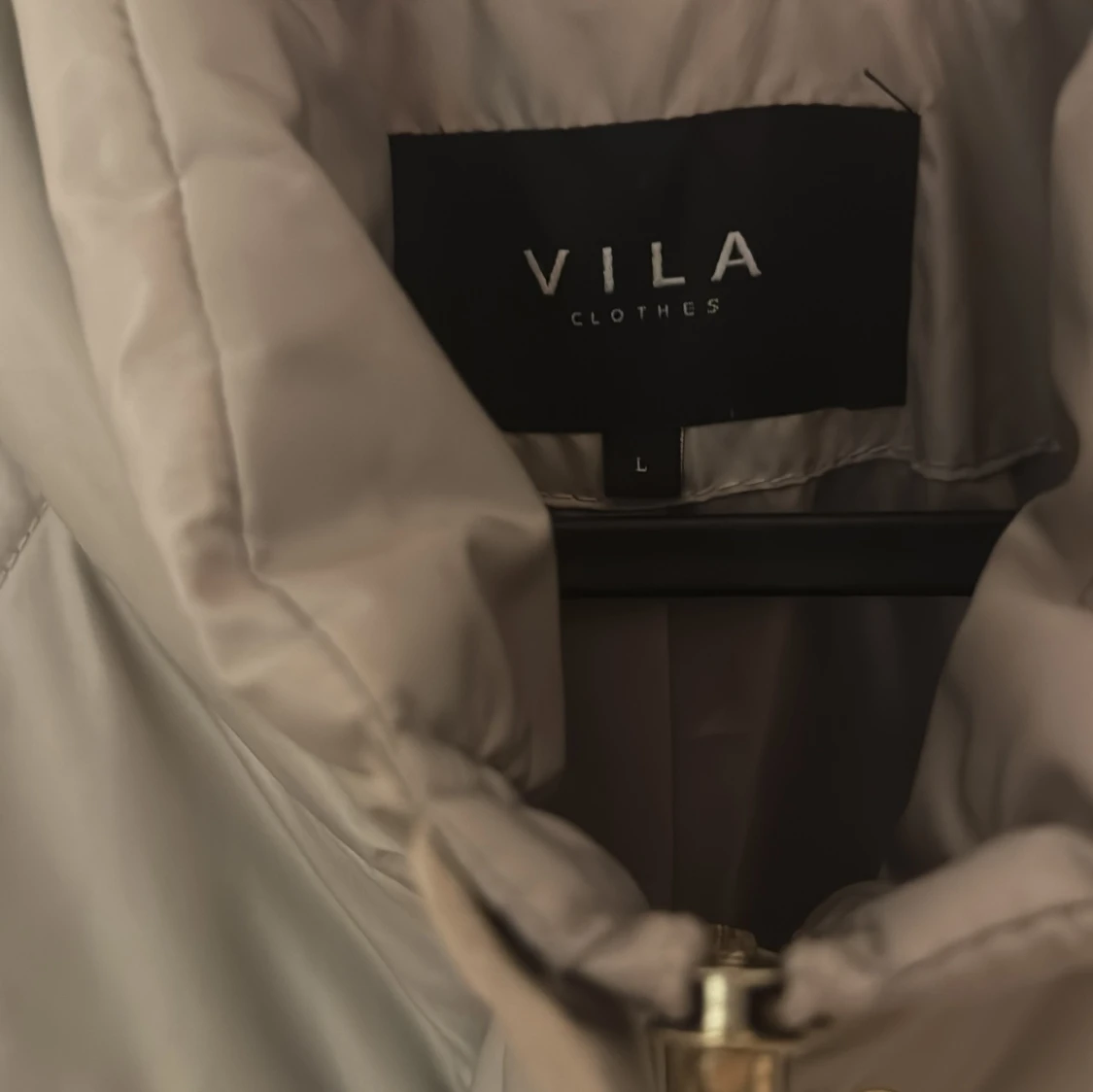 Beige quiltad jacka från Vila - 90