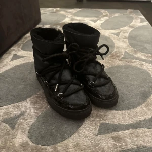 Inuikii - Svarta skor från inuikki. Fint skick i storlek 39! 🥰