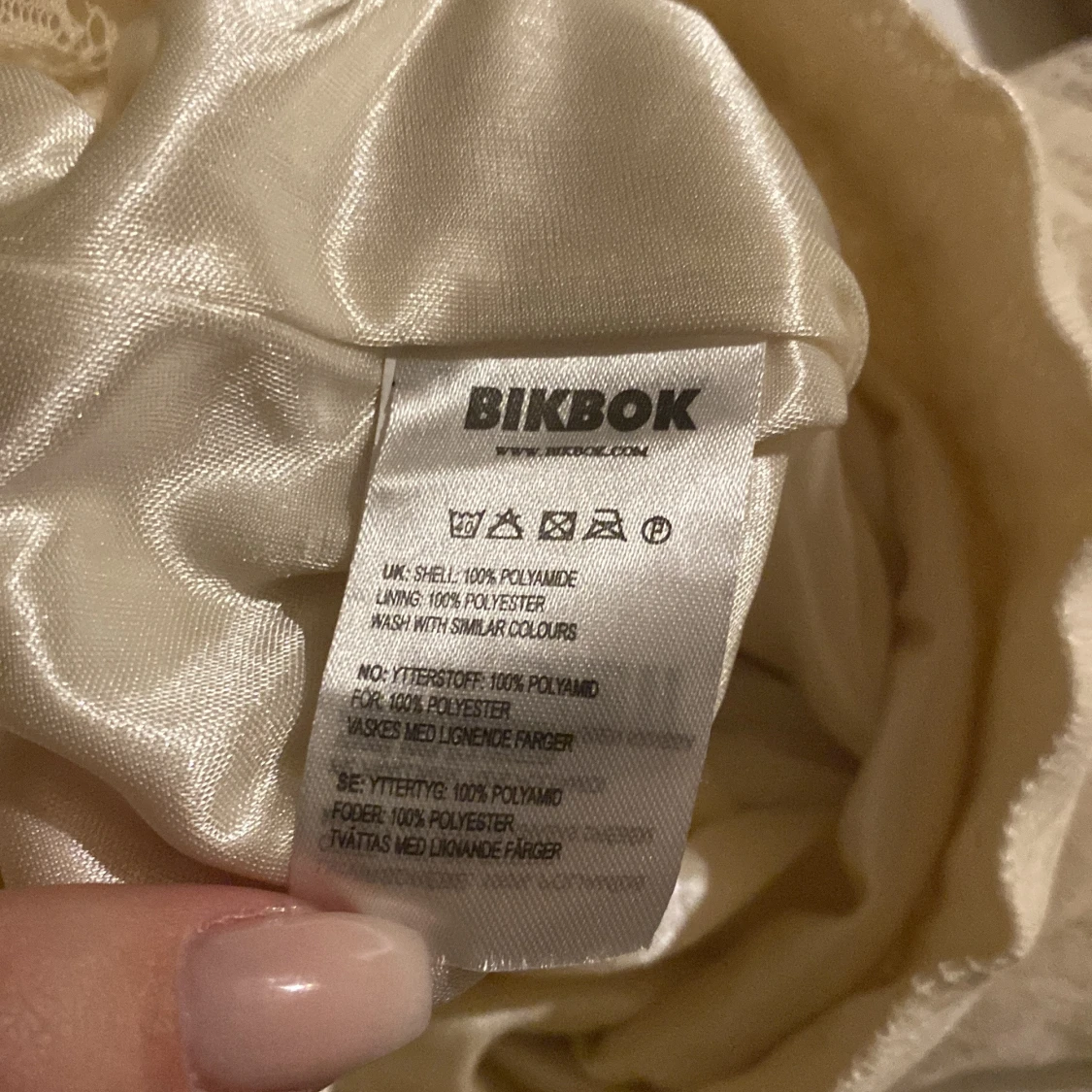 Vit spetskjol från Bik Bok - 91