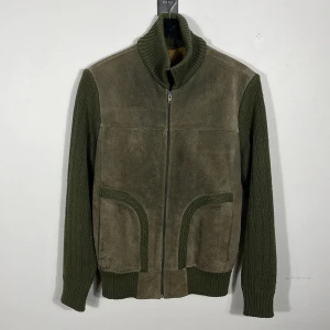 Cardigan  - Schysst grå/grön cardigan, lite för liten för mig dock. 