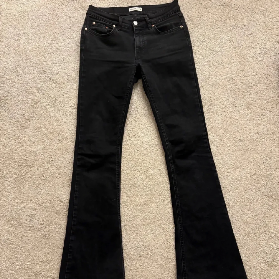 Svarta bootcut jeans