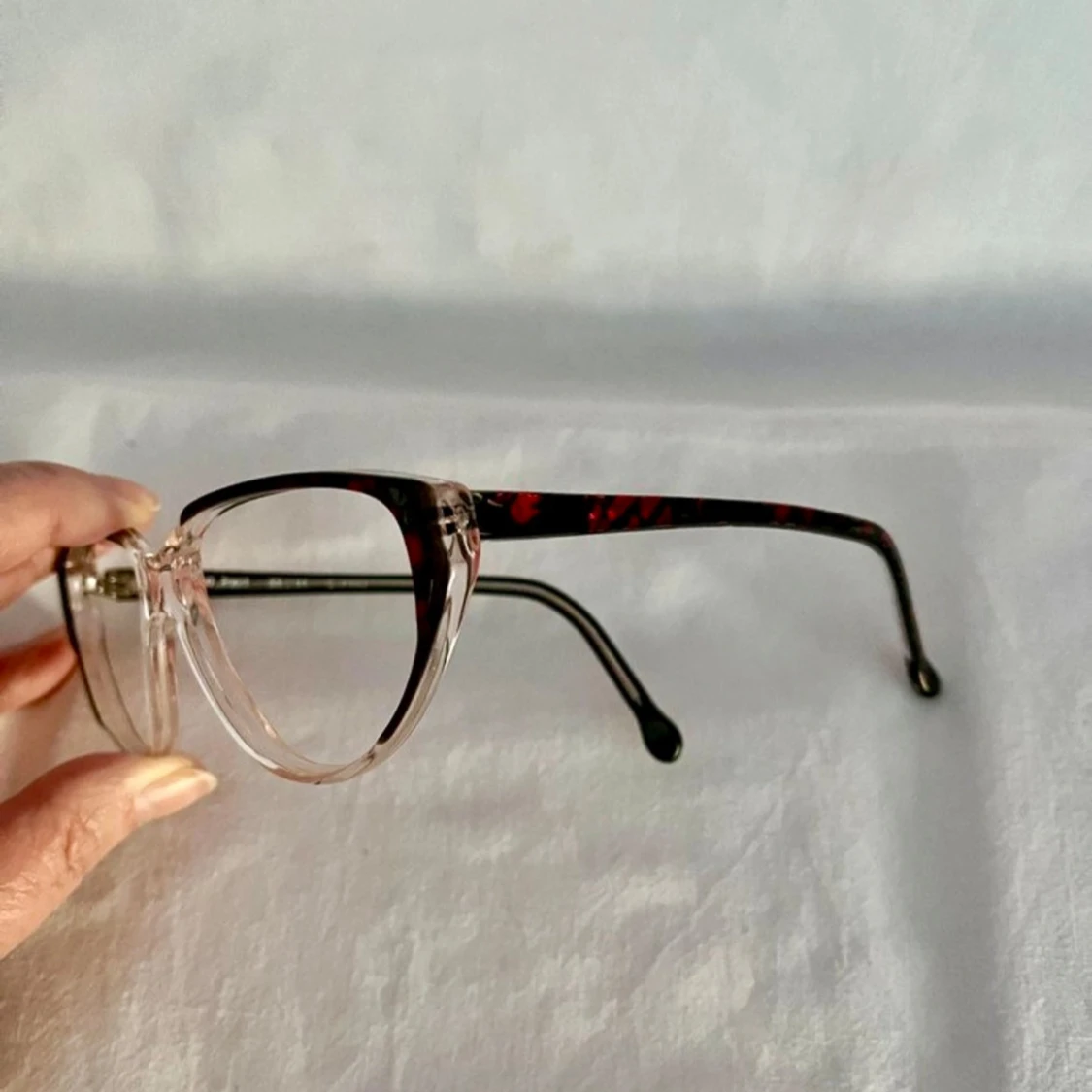 Transparenta glasögon med rödbrun mönster - 90