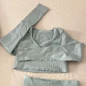 Blå matchande tränings sett  - Snyggt ljusblått set. Super bra material 