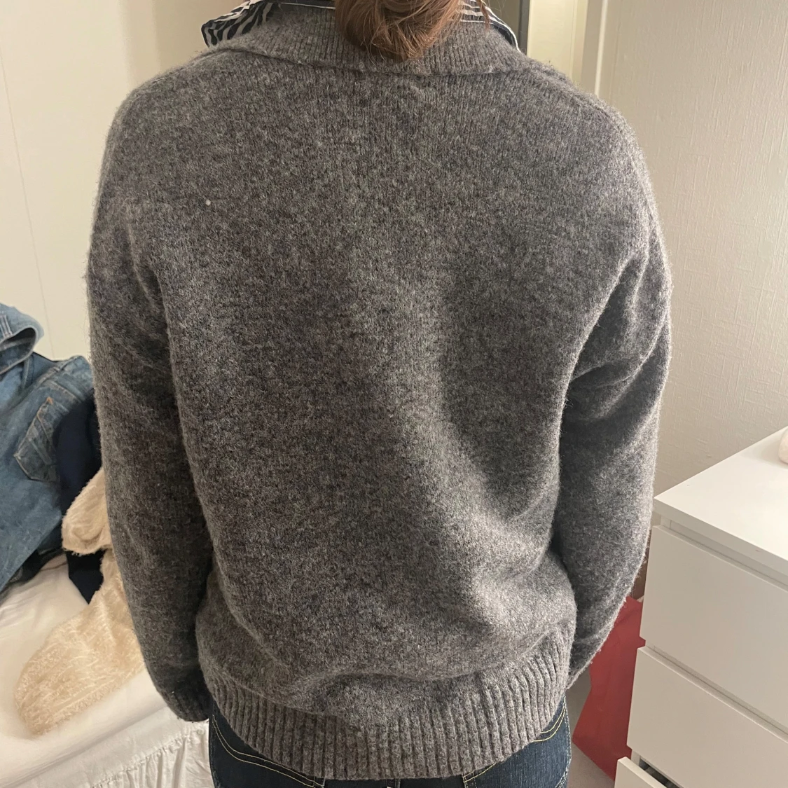 Grå stickad tröja - 90