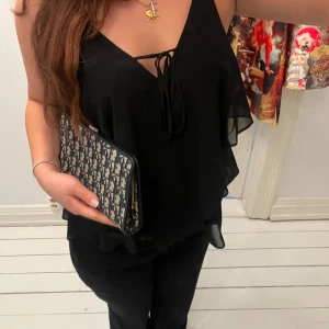 Volangtopp - Snygg volang topp från vero moda! 🌟 Knappt använd. 💘