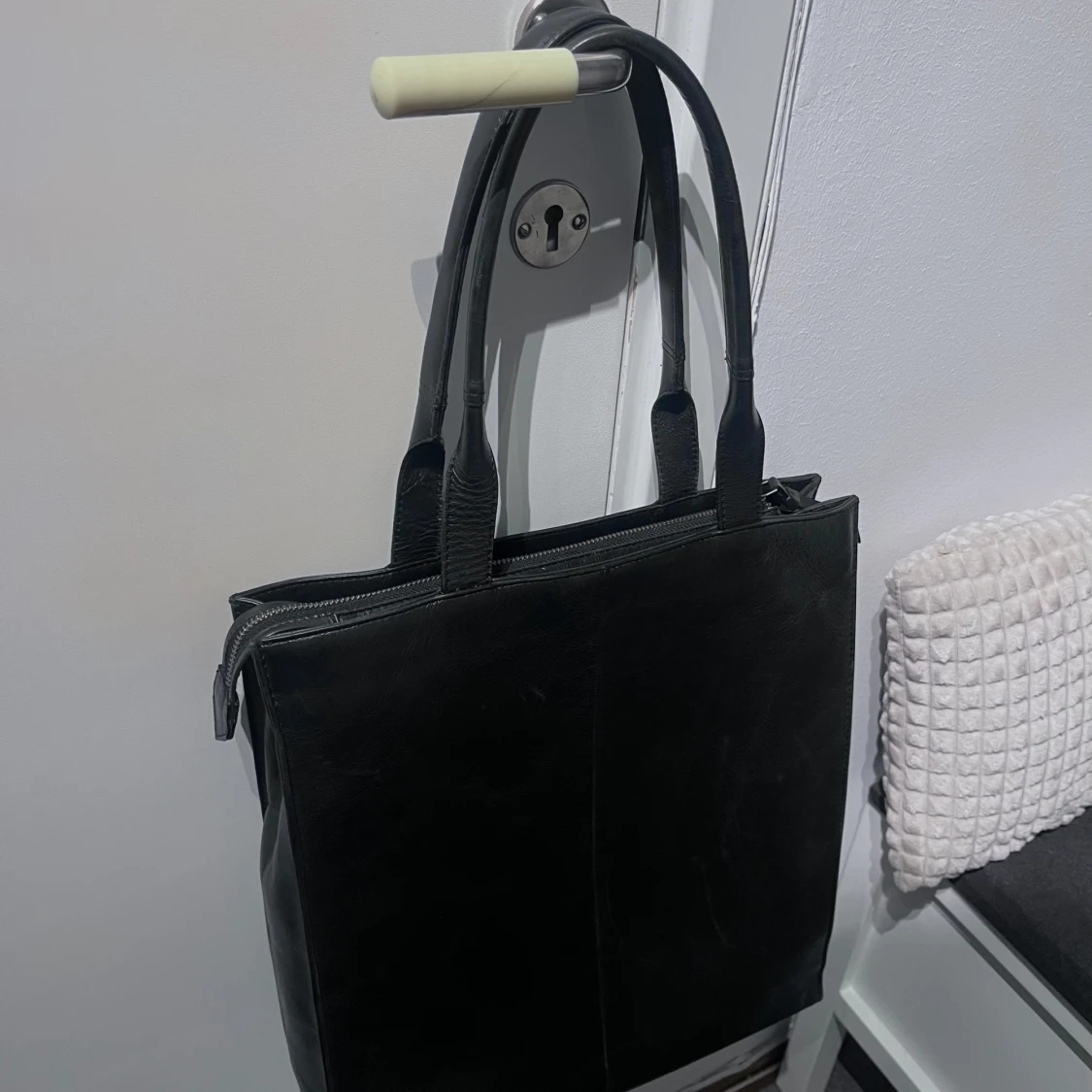 Svart läder väska med dragkedja - 90