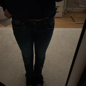 Lågmidjade Jeans från Lbt - Jeans från Lbt storlek 28/30. Köpte för 900, och nästan aldrig använda. Skriv för mer bilder och prisförslag💕