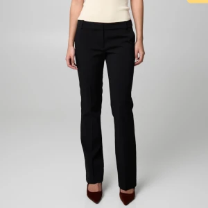 Svarta kostymbyxor från bikbok - Lågmidjade raka kostymbyxor från bikbok aldrig använda 