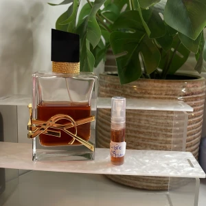 Ysl libre Le perfum 2ml‼️ - Ysl libre Le parfum 2ml splitt, observera att de är 2ml sprejflaska o inte hela flaskan🌸köp via köp nu 