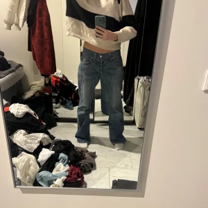 Levis jeans - Jättefina vintage levis 512 bootcut jeans. Jag är ungefär 168cm lång. Bara att höra av sig vid fler frågor 💗