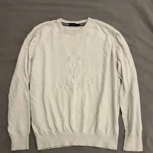 Henri LLoyd sweater, S - Henri LLoyd sweater i storlek S som sitter som storlek M, den har använts ett par gånger men har fortfarande bra passform