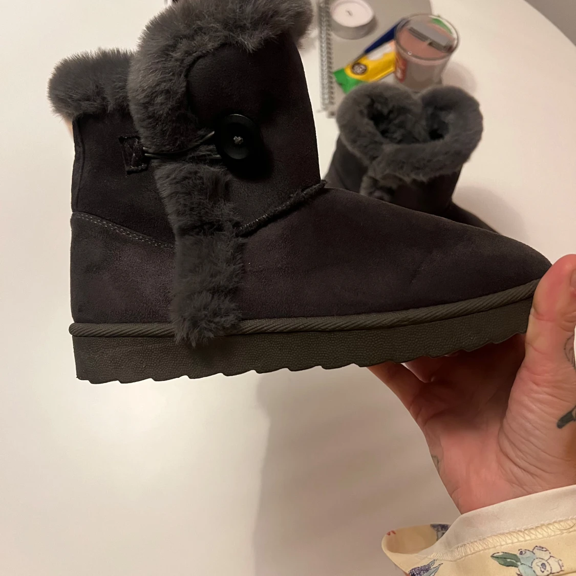 Mysiga grå boots med fuskpäls - 90