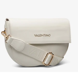  Valentino väska -  Köpte den för 1299kr och jag vill sälja den för minst 300-400 kronor Vi kan diskutera priset