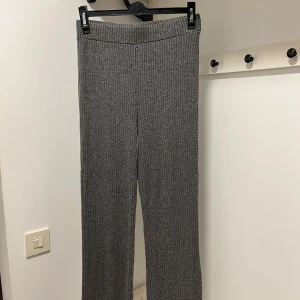 Mjukisbyxor från Gina Tricot  - Jätte mysiga och sköna. Mycket bra skick!