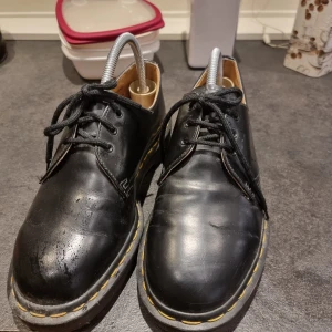 Äkta Dr. Martins made in England stl. 40 - Fina Dr. Martins snbända men i bra skick. Storlek: 40 