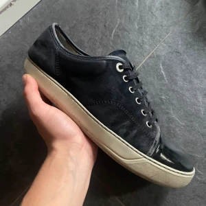 Säljer Lanvin Skor - Skick 6/10 storlek 44