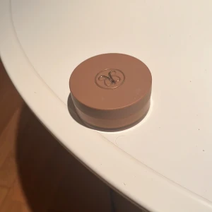 Bronzer Anastasia  - Endast testad men för färg för mig. 