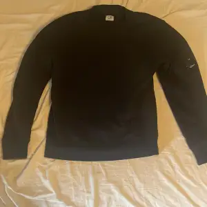 Cp company tröja i storlek S. Nypris 2299kr. Skick 9/10 inga defekter. 