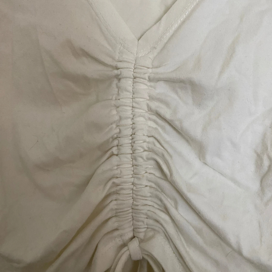 Vit långärmad topp med knytning - 90