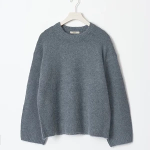 Stickad tröja  - Aldrig använd, nyskick! 