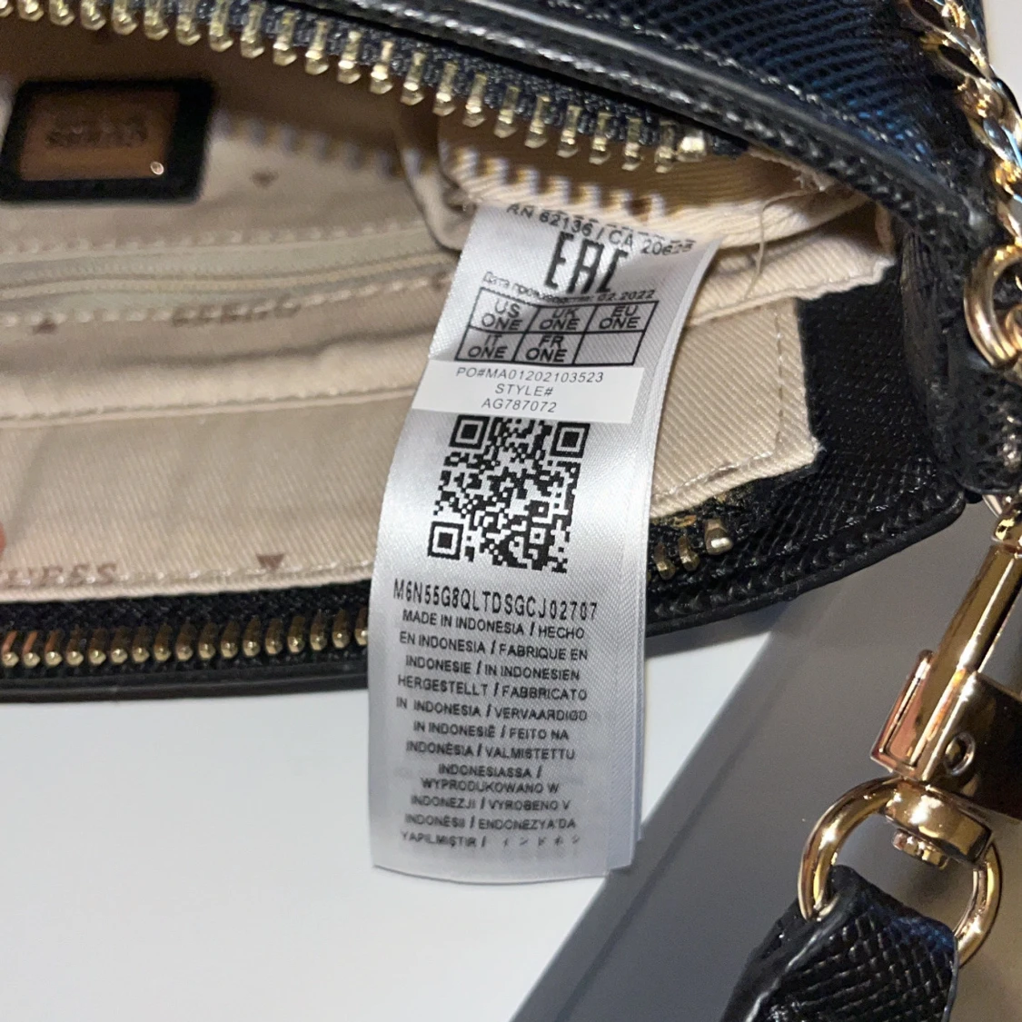 Handväska GUESS - 93