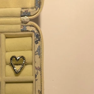 Hjärt ring - Finns i både guld och silver-rostfritt stål- justerbar 