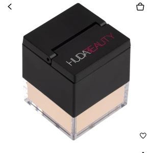 Huda Beauty - Hud beauty puder i färg pund cakd. Trazel size. Endast testad. 150kr plus frakt.