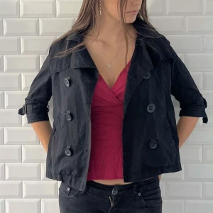 Trekvartsärmad kappa  - Jätte snygg kappa/jacka med trekvartsärmar 🖤 Super fint skick 