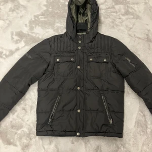 Hammond jacka - Riktigt fet Hammond jacka som är i ny skick och perfekt till vintern🔥💯