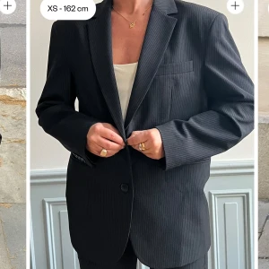 Djerf Avenue kavaj - Har en ny pinstripe kavaj med ”tagg” kvar Storlek XS Kan skicka bilder 