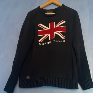 Morris.R.Club Stickad tröja - Säljer denna feta Morris.R.Club stickade tröjan💯 Inga defekter, sitter bra och skönt🔥