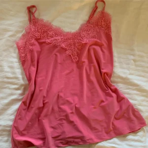 Rosa spets linne  - Fint rosa spets linne i bra skick, aldrig använd 💗