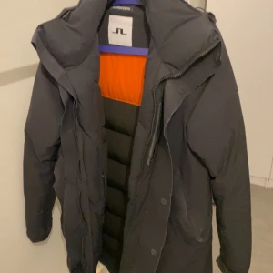 Vinterjacka J Lindeberg alon down navy - Använd en vinter, jacka med dragkedja och magneter 