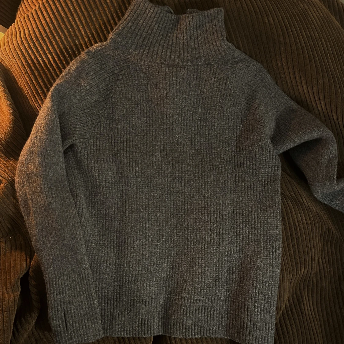 Mörkgrå stickad tröja  - 90