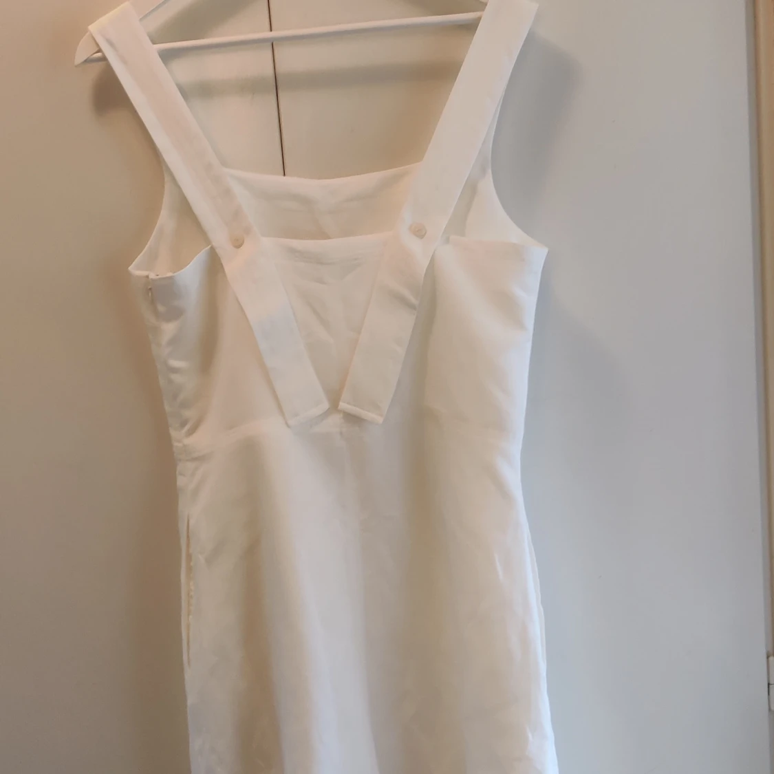 Vit klänning från Cos - 90