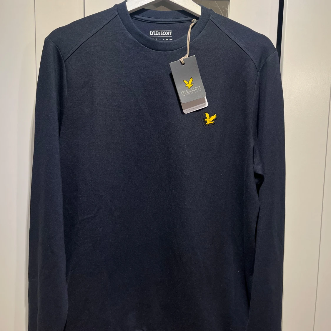 Mörkblå tröja från Lyle & Scott