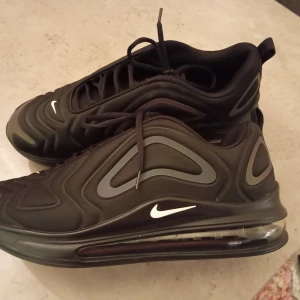 Nike skor - Nike skor storlek 45 men mer som 44   Aldrig använda  Säljs för 1000kr