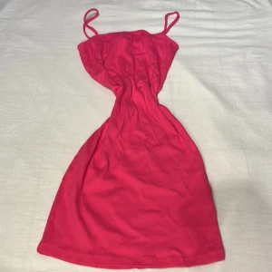 Klänning - Rosa ribbad klänning endast testad💕