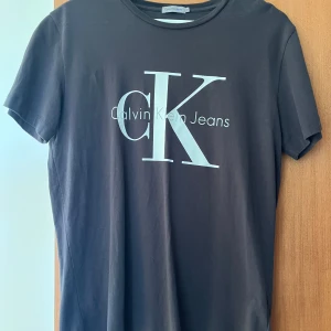 Calvin Klein t-shirt - Calvin Klein t-shirt i storlek M. 