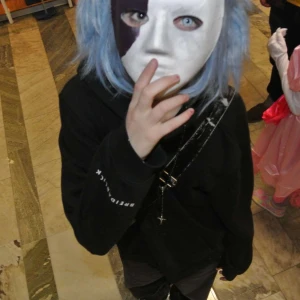 Sally face cosplay - Säljer min Sally face peruk och mask 