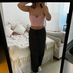 Rosa korsetttopp  - Rosa/vit rutig korsetttopp ifrån Zara, storlek L.