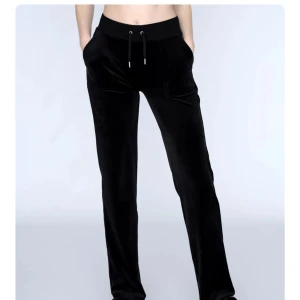 Juicy Byxor - Säljer mina svarta juicy byxor då dom inte kommer till användning! Haft dom i några månader och ser så gott som nya ut därav priset