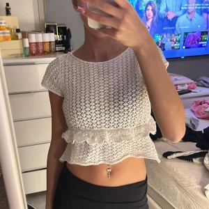Zara topp  - Jätte gullig topp från barnavdelningen på zara, skulle säga att de är en xs. Den är Använd men fortfarande i bra skick 