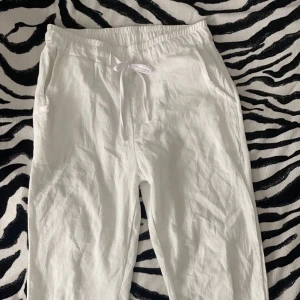 Linnebyxor - Säljer dessa linnebyxor eftersom att de inte kommer till användning, passar någon som är 155-160, bara att dm:a vid frågor eller funderingar!!💞