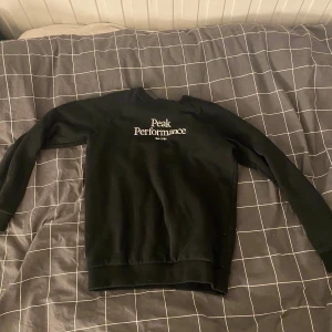 Tröja  - Säljer då jag aldrig använder längre. Fint skick. Skriv för bättre bilder😊