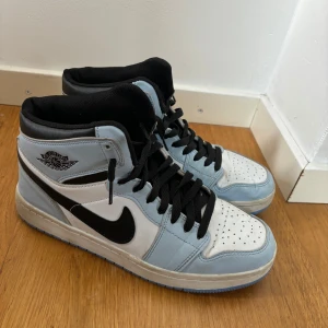 Air Jordans 1 retro high ”University blue””  - Säljer mina jordans som jag aldrig använder längre🤍