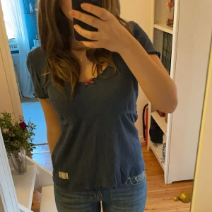 Odd molly tröja - Så fin tröja från odd molly! Sömmen har släppt lite på ett ställe, men det är inget som märks! Bra skick, skriv för fler frågor!🤍